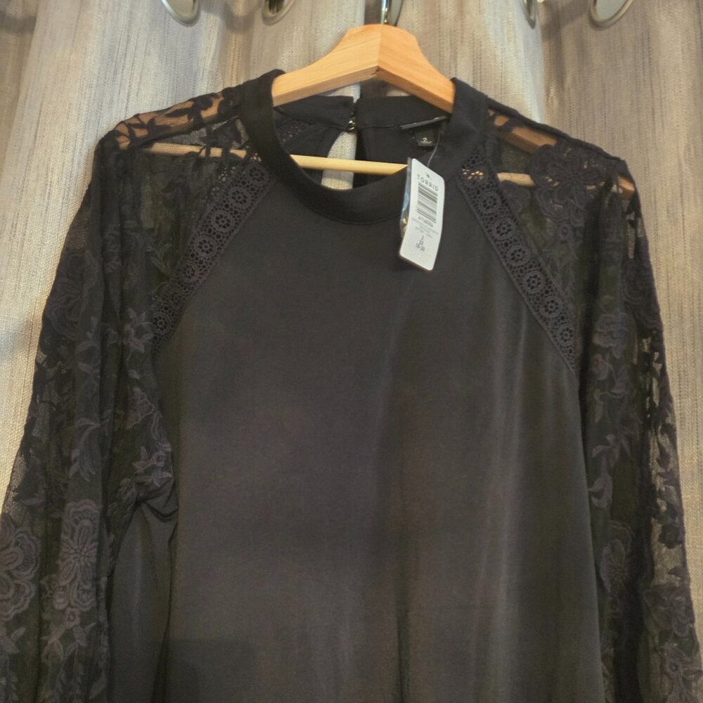 Torrid Black dress top, lace sleeve- 2X, NWT